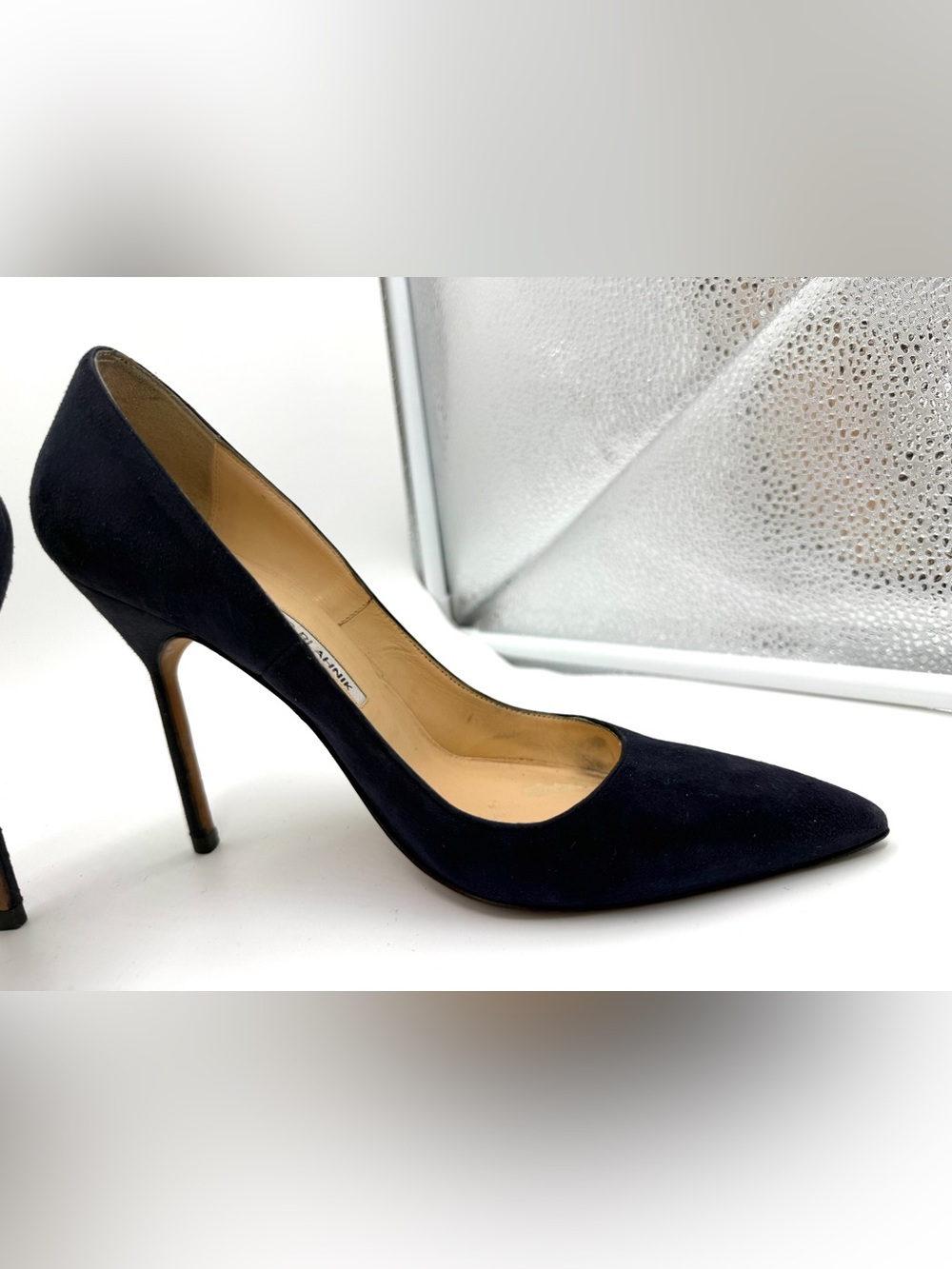 Manolo Blahnik Dark Navy Suede Pointed-Toe Pumps – Size 38 - Picture 7 of 13